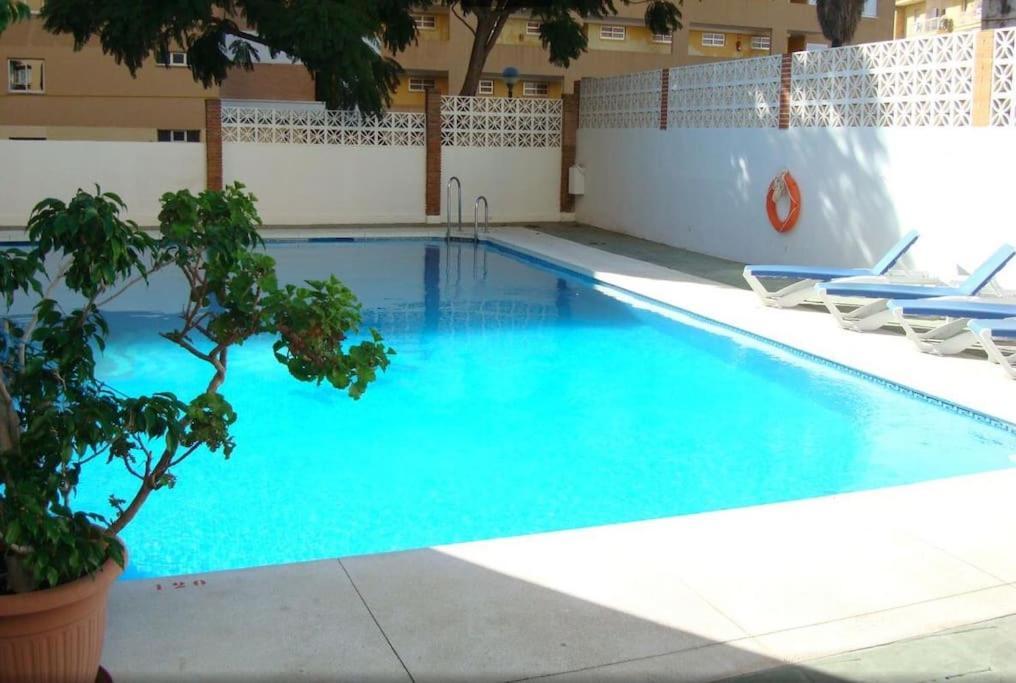 Apartamento En La Carihuela Торремолинос Экстерьер фото
