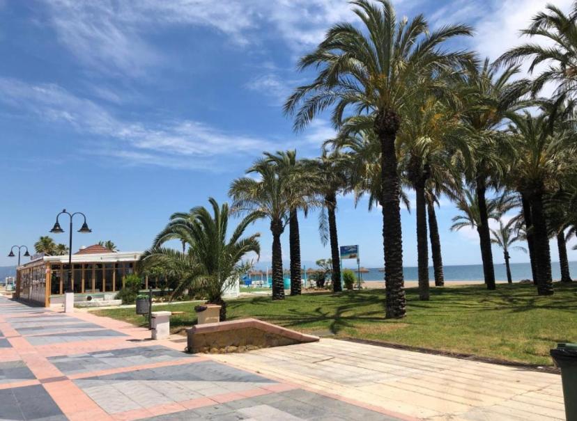 Apartamento En La Carihuela Торремолинос Экстерьер фото
